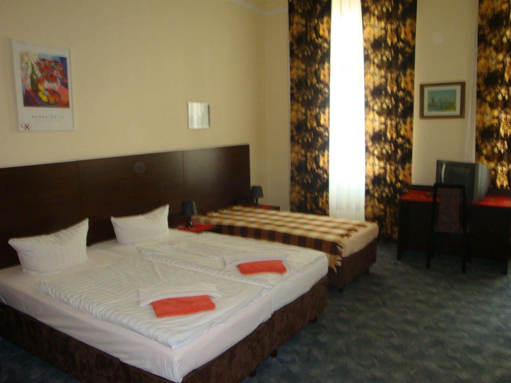 برلين Hotel-Pension Insel Rugen المظهر الخارجي الصورة
